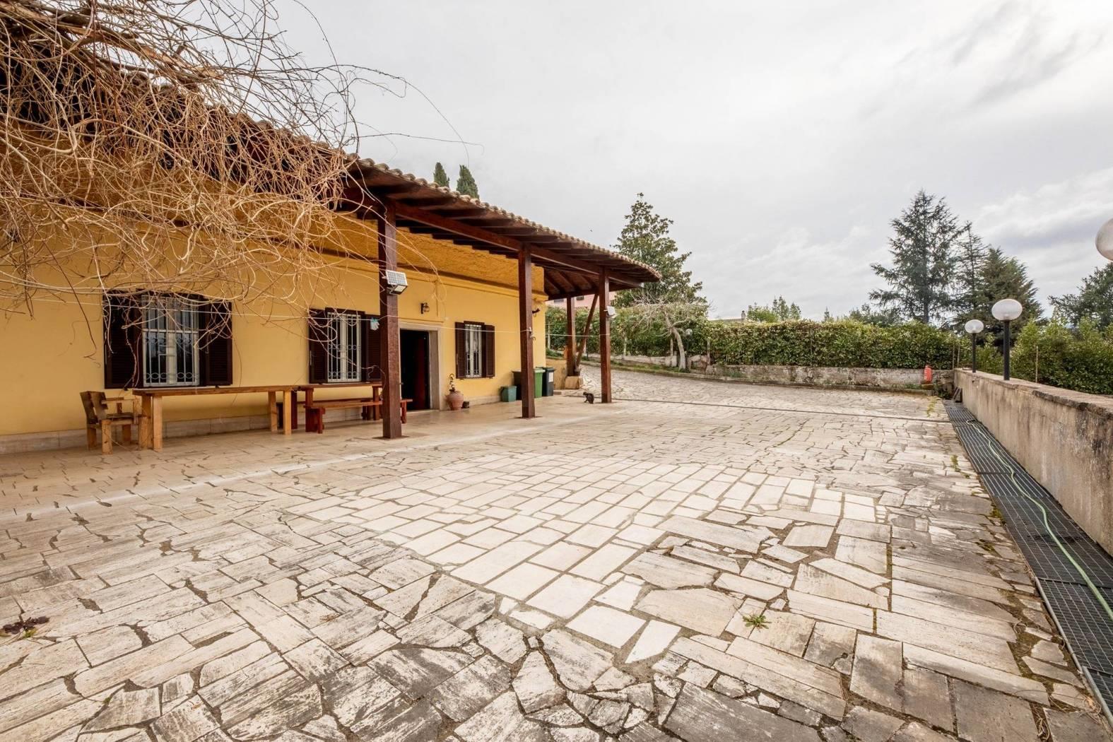Casa Indipendente con ampio giardino zona Palestrina