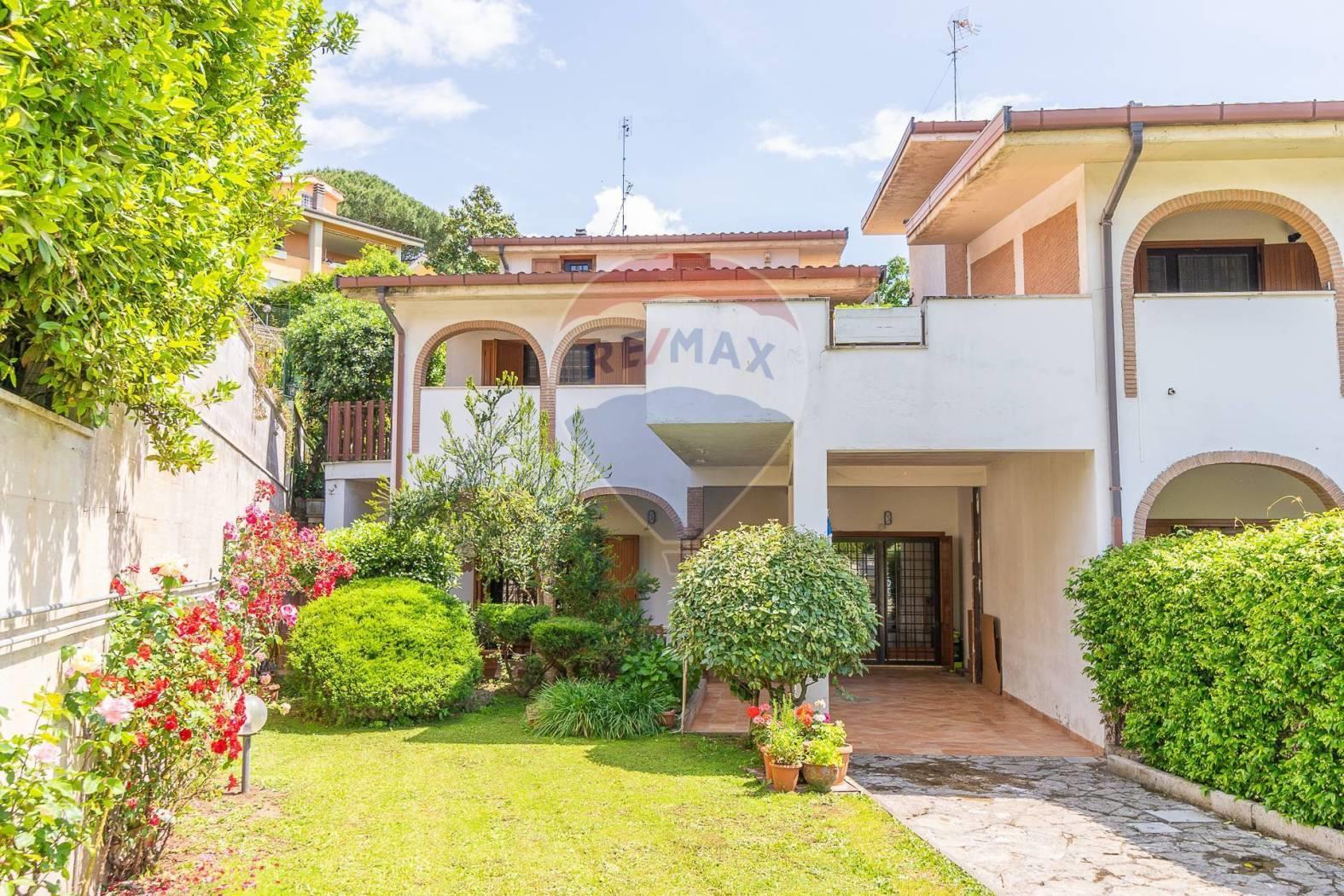 Porzione di villa in vendita a Guidonia Montecelio, Colle Ve